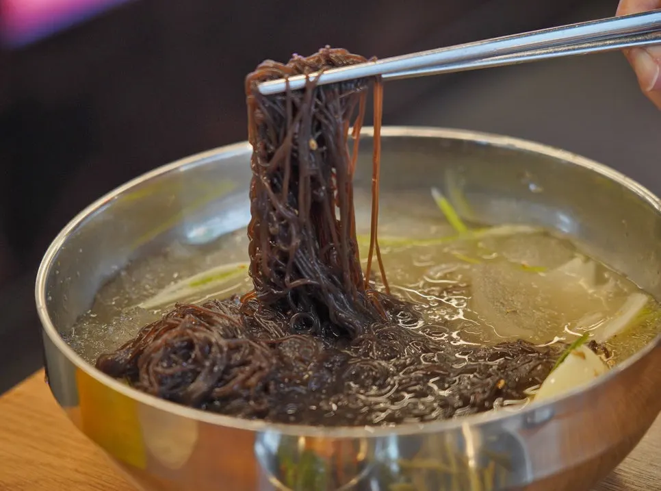 Water naengmyeon paired with pork ribs