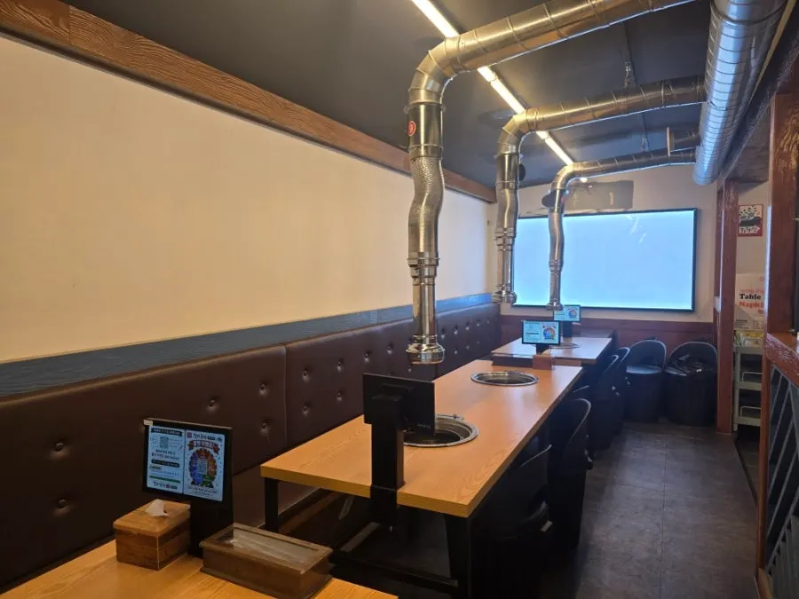 Group seating area for 6 to 20 people