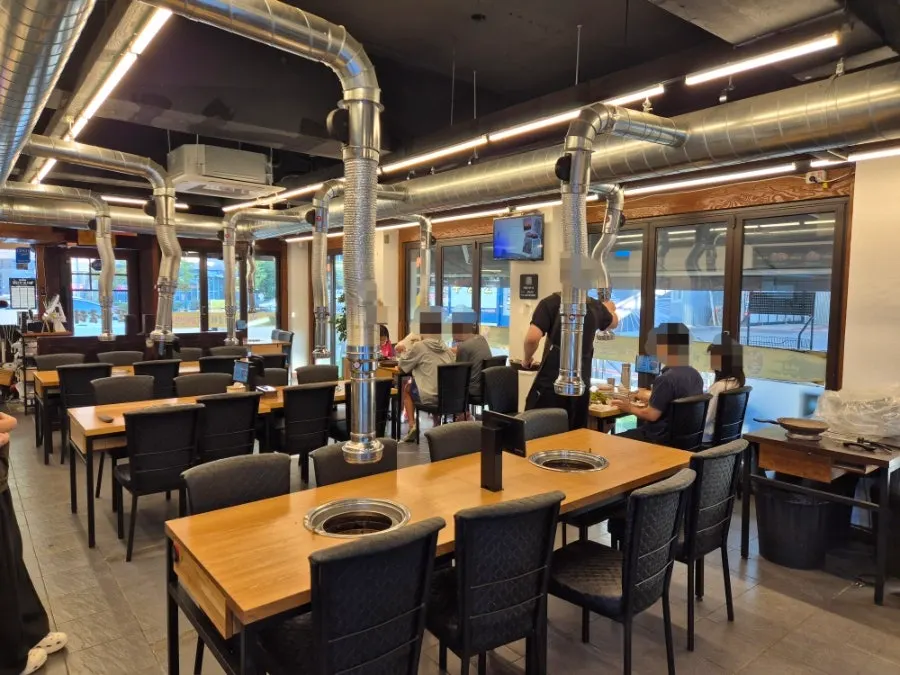 Seating inside Galbigumteo Pungmu Station Branch