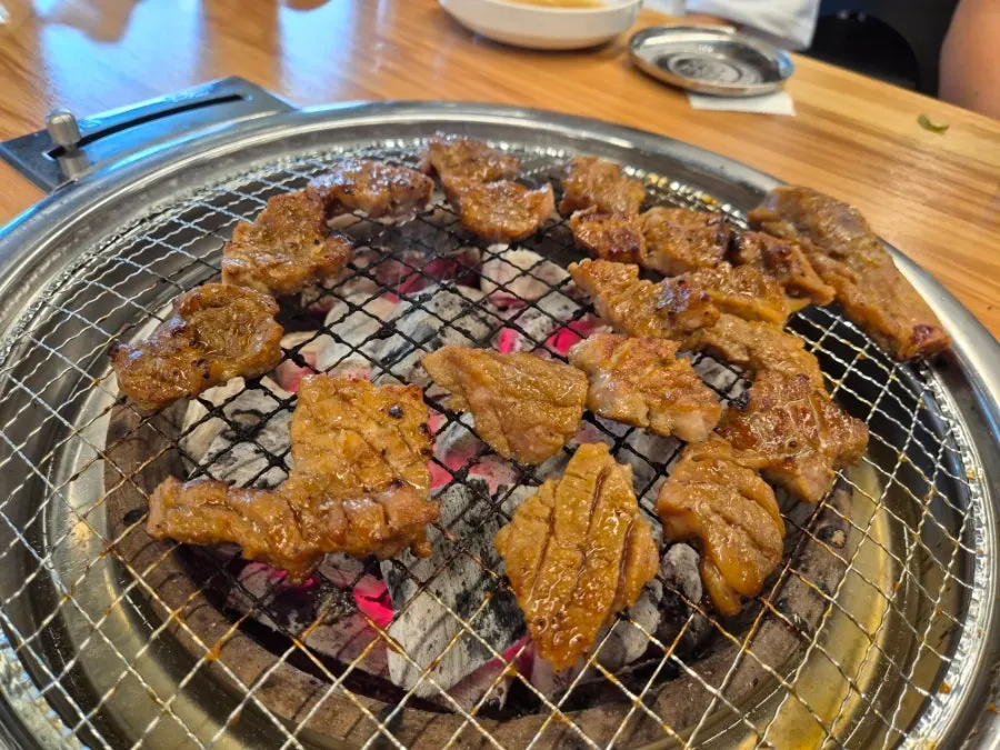 Pork king ribs cut into bite-sized pieces