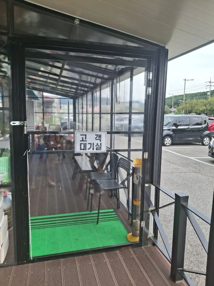 Entrance and facilities of Galbi Yechan Jinjeop Branch