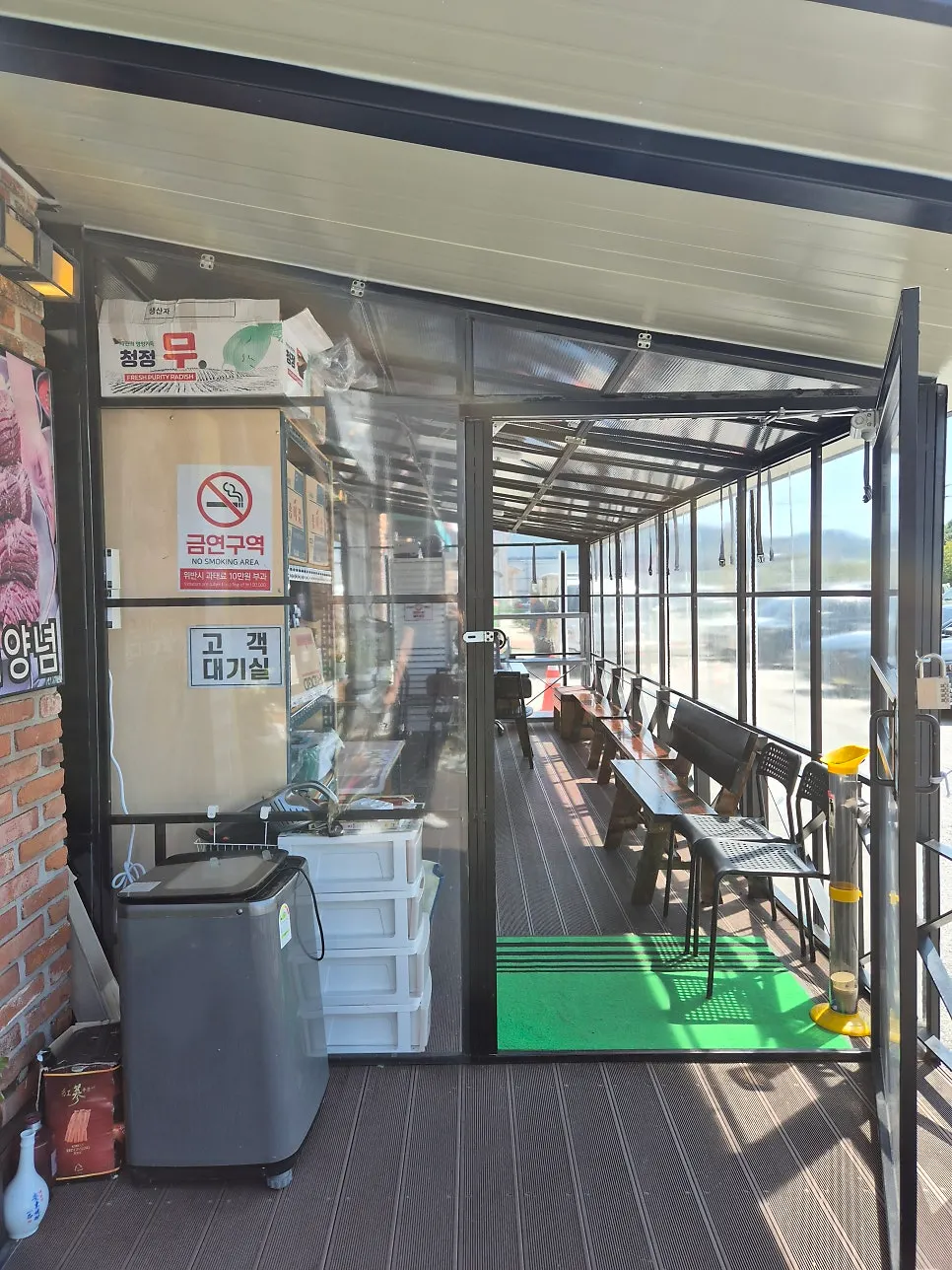 Spacious parking area in front of the restaurant