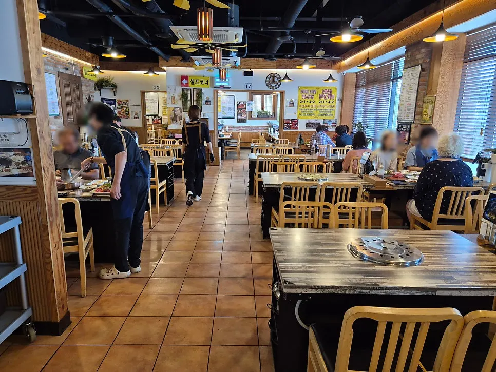 Interior of the main hall at Galbi Yechan during a weekday lunch