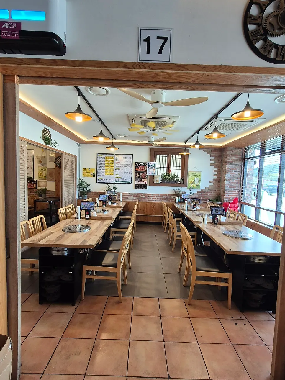 Interior design with a traditional galbi restaurant feel