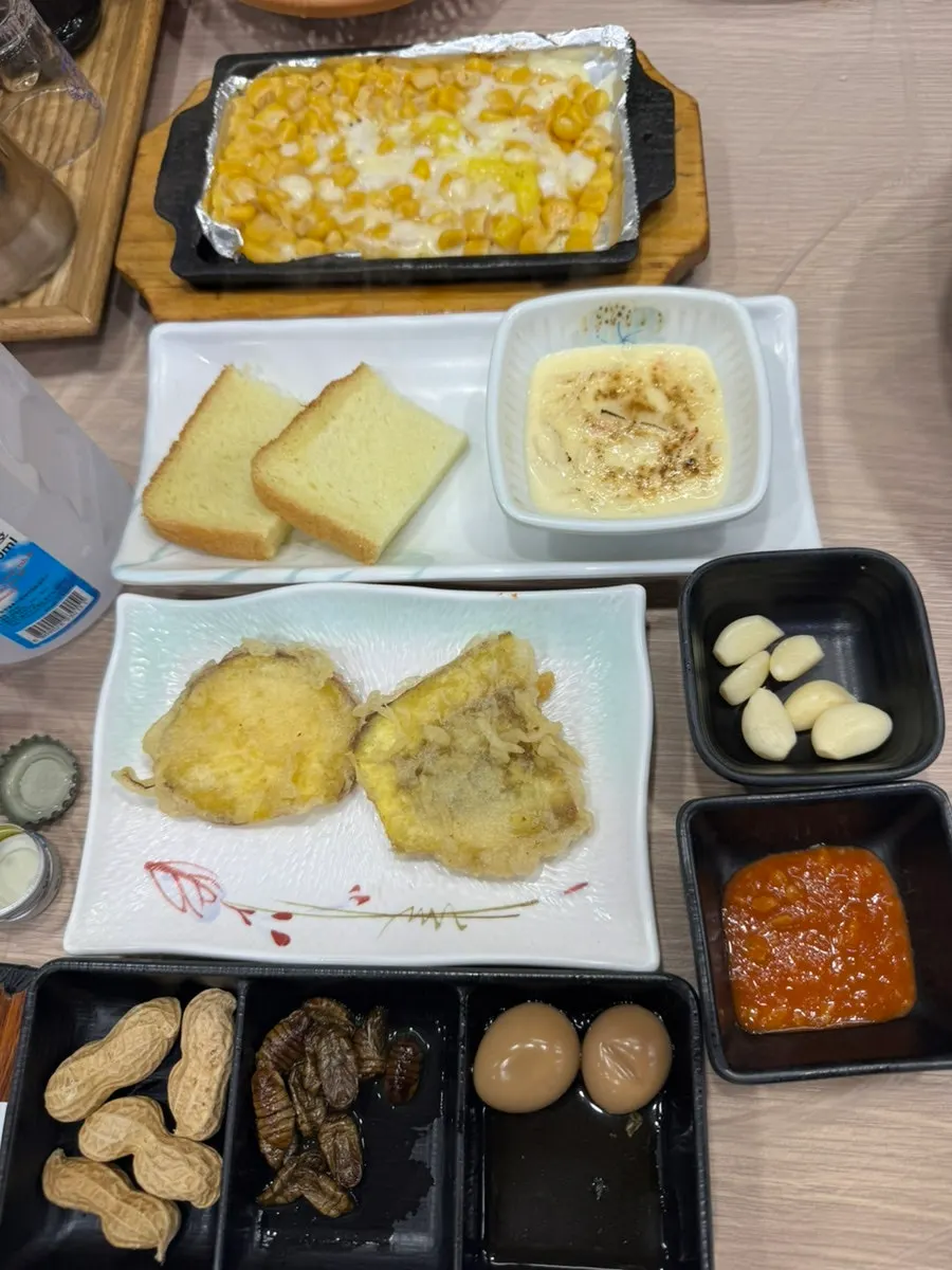 간장게장과 백김치 곁들임