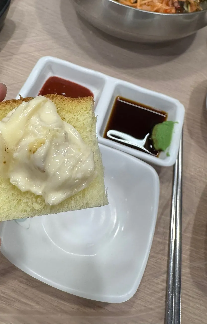 식빵과 함께 나온 대게 그라탕