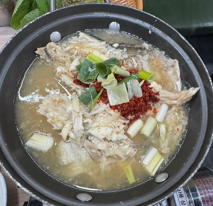 코스 마지막에 나온 대게 매운탕