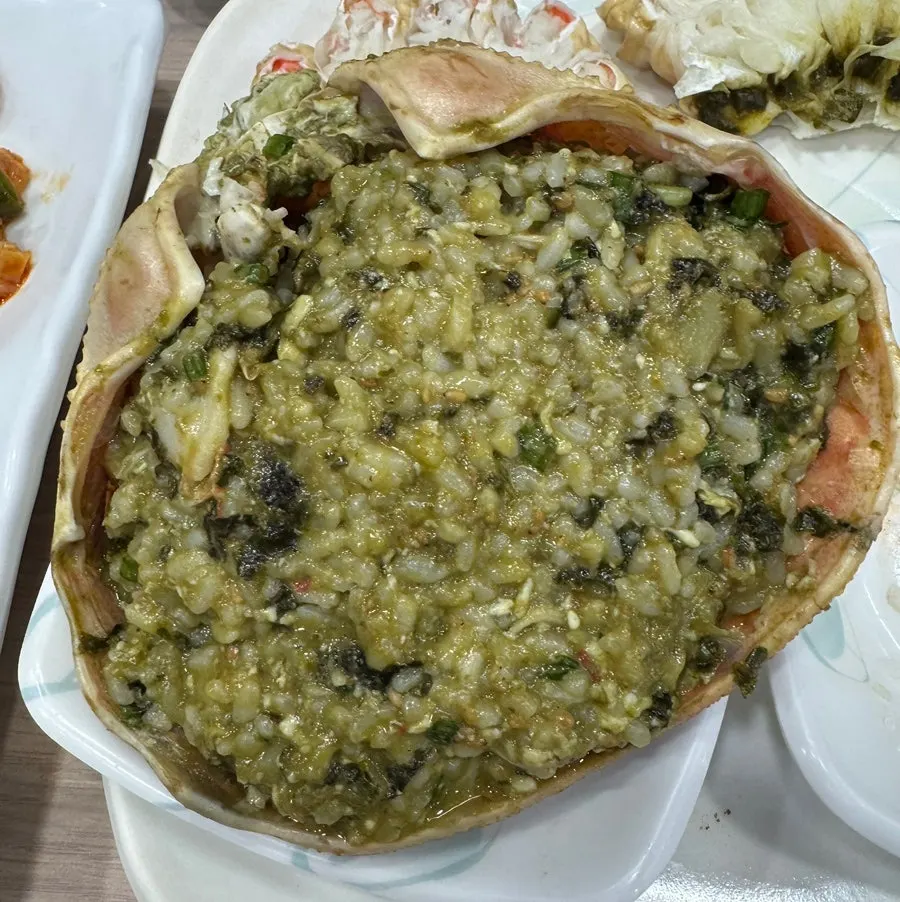 내장 듬뿍 들어간 게딱지 볶음밥