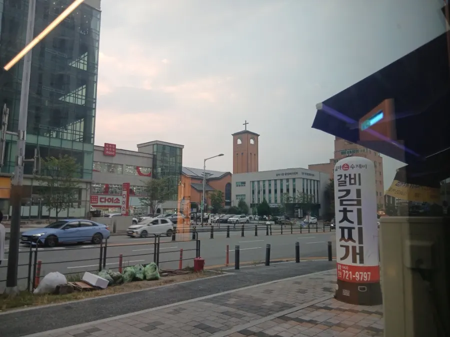 갈마동 다이소와 주민센터 인근 거리
