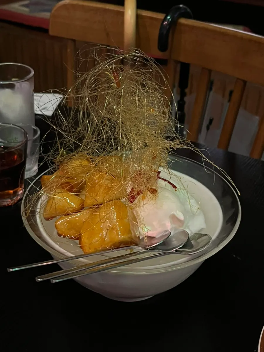 Second-round solo drinking at a Galma-dong bar in Daejeon: half-plate dongpo pork belly and nurungji kkwabaerou at Yongju