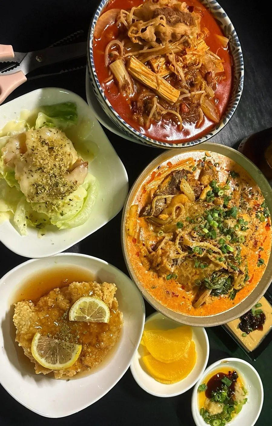 쏸라펀과 마라샹궈가 차려진 상