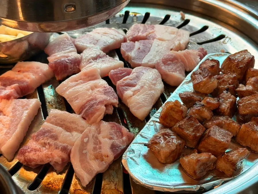 Meat spread at Gamgol Yeontanjip Gayang Station Branch
