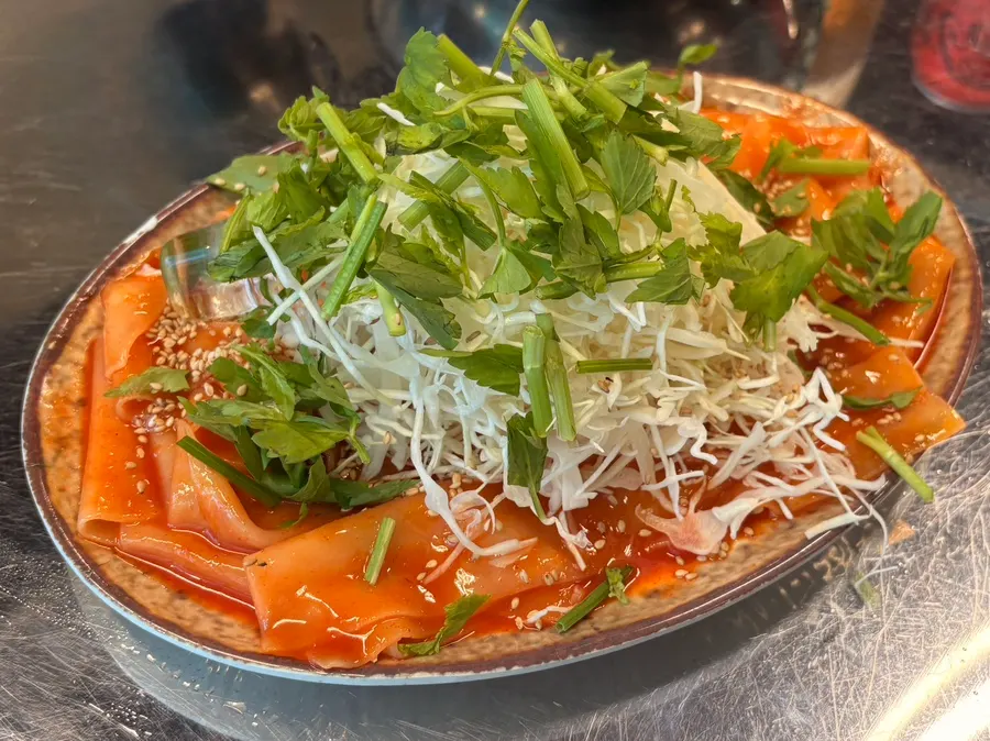 Kimchi and seolhwa kkodeulsal grilled in meat fat