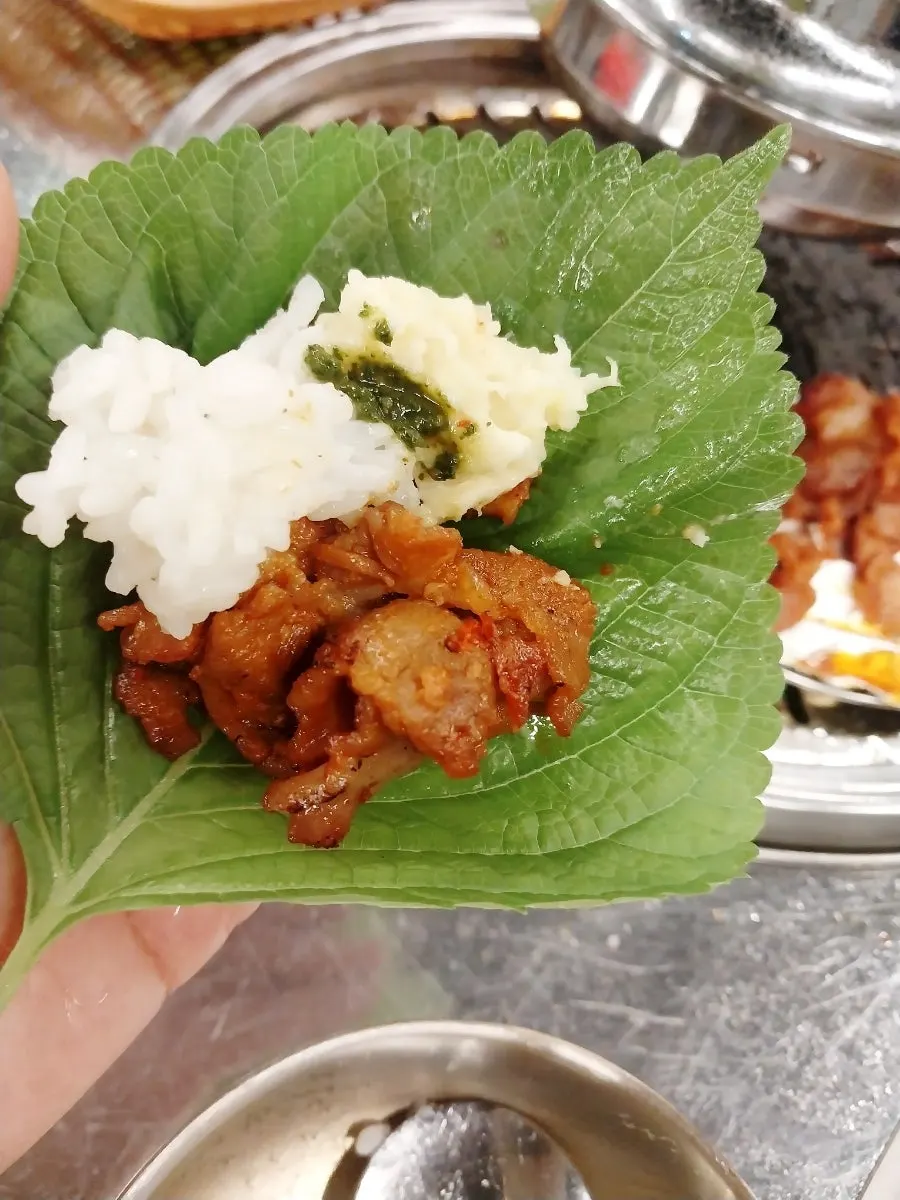 Gochujang charcoal bulgogi eaten together with rice