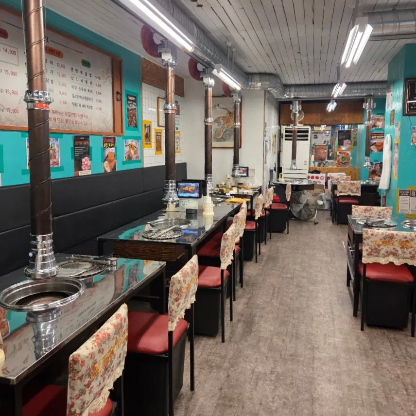 Retro interior of Gamgol Yeontanjip Mokdong