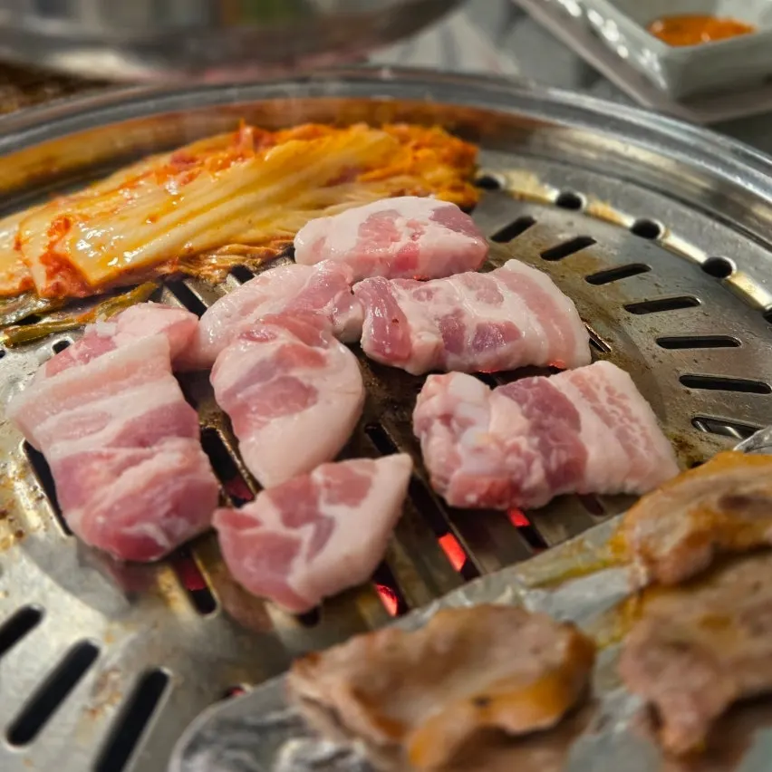 Table set with three ordered cuts of meat