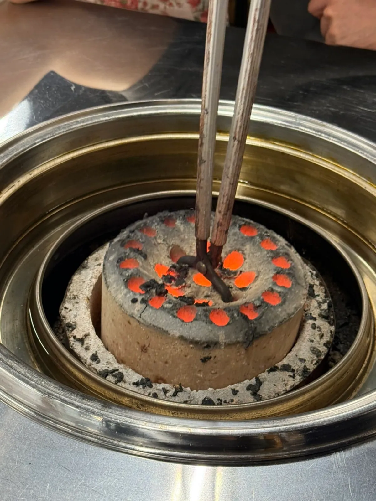 연탄불에 구워지는 왕소금 삼겹살