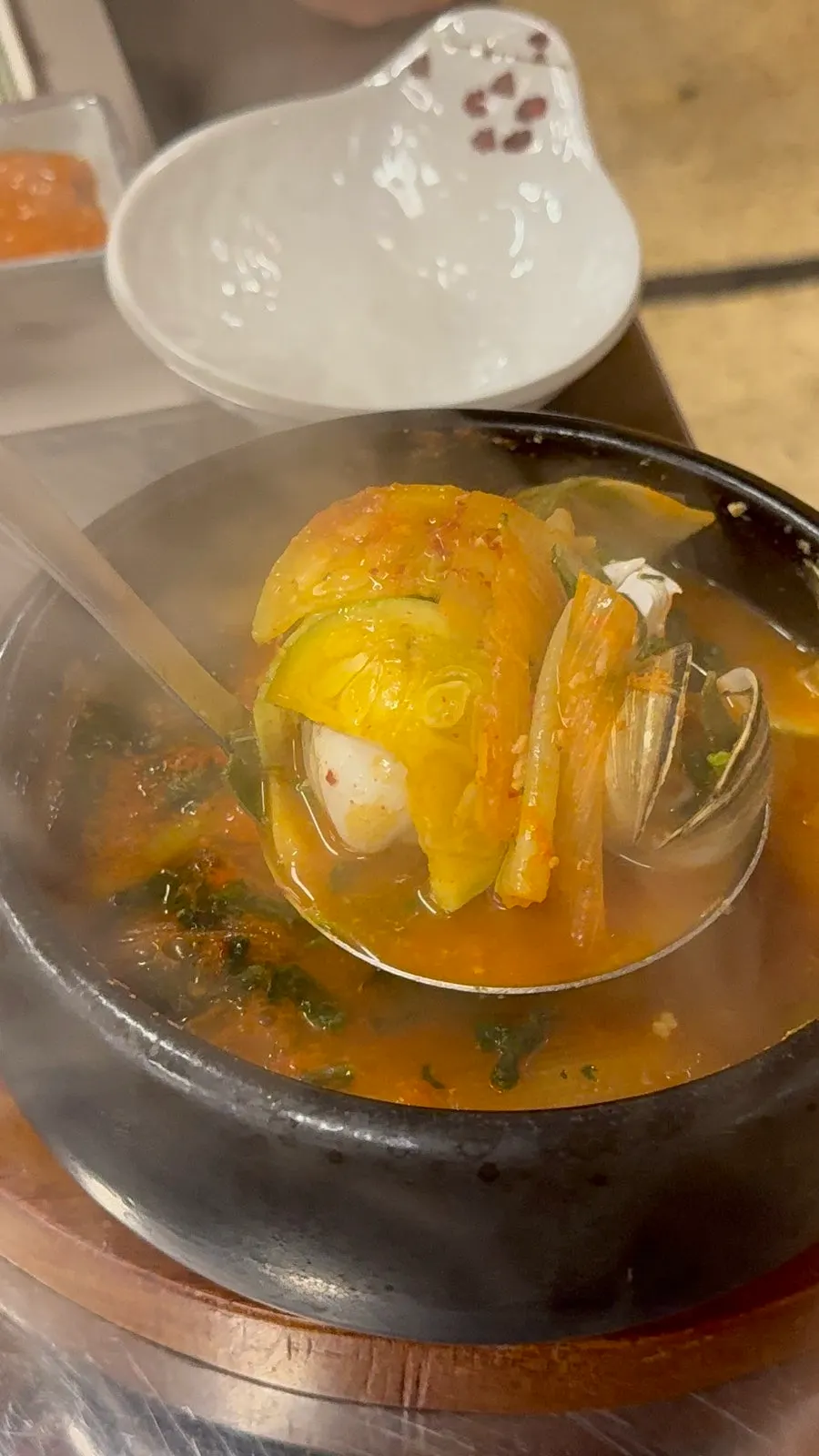 꽃게와 동죽이 든 된장찌개