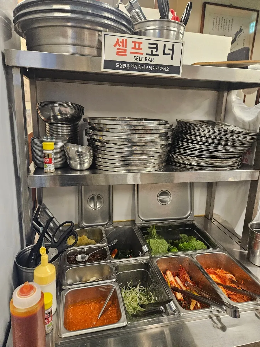 Self-serve corner for refilling side dishes