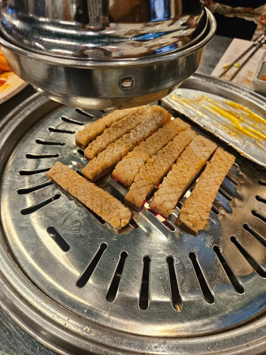 Beolgip gyeopdae coated in injeolmi powder with sesame oil sauce