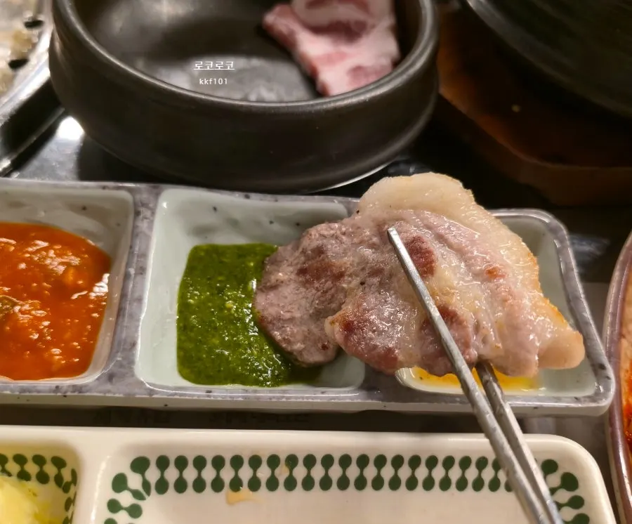 Seolhwa kkodeulsal served with basil sauce