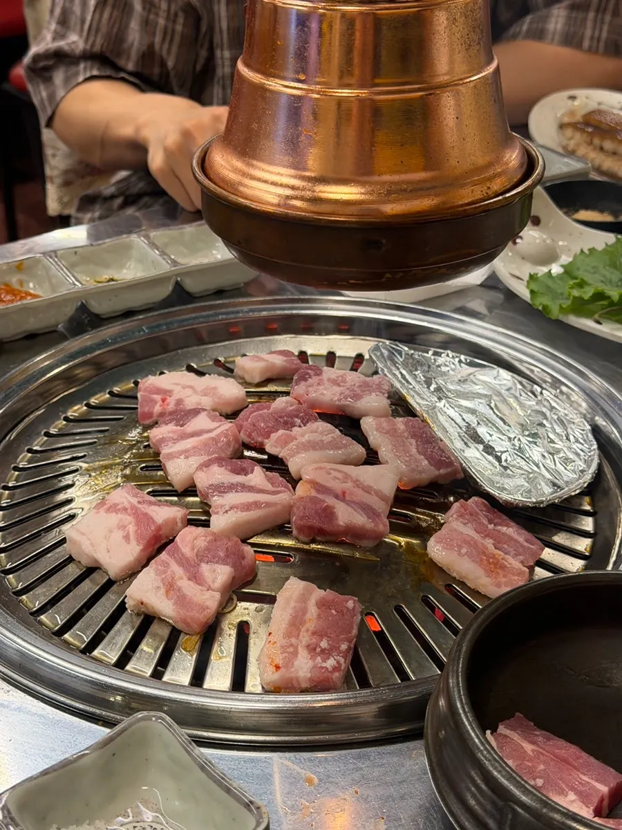 연탄 왕소금 삼겹 생고기 접시