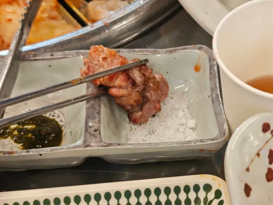 Meat and sauce wrapped in lettuce