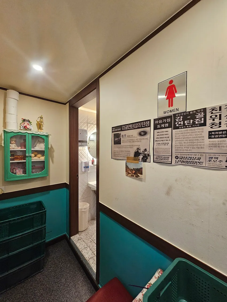 Entrance to the women's restroom inside the restaurant