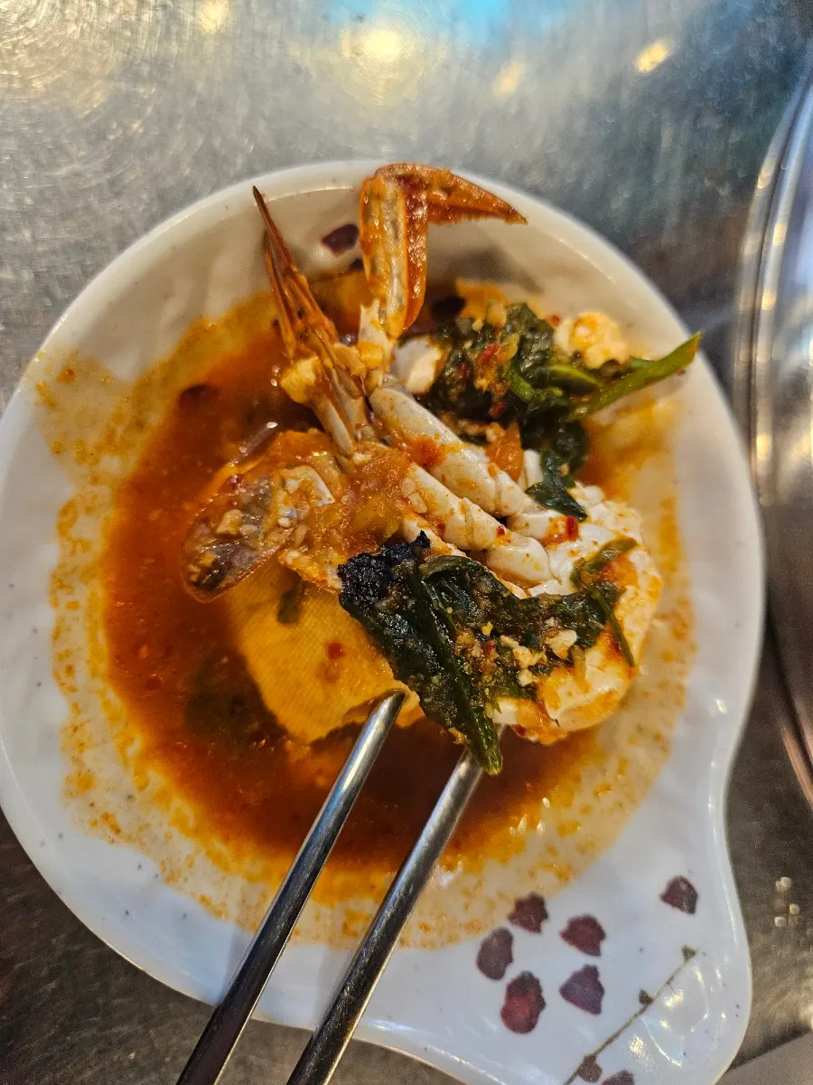 게 한 마리가 들어간 임소영여사 된장찌개