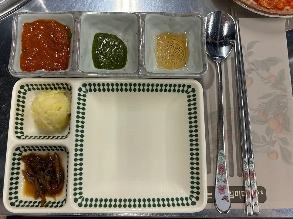 감골연탄집 기본 반찬 접시