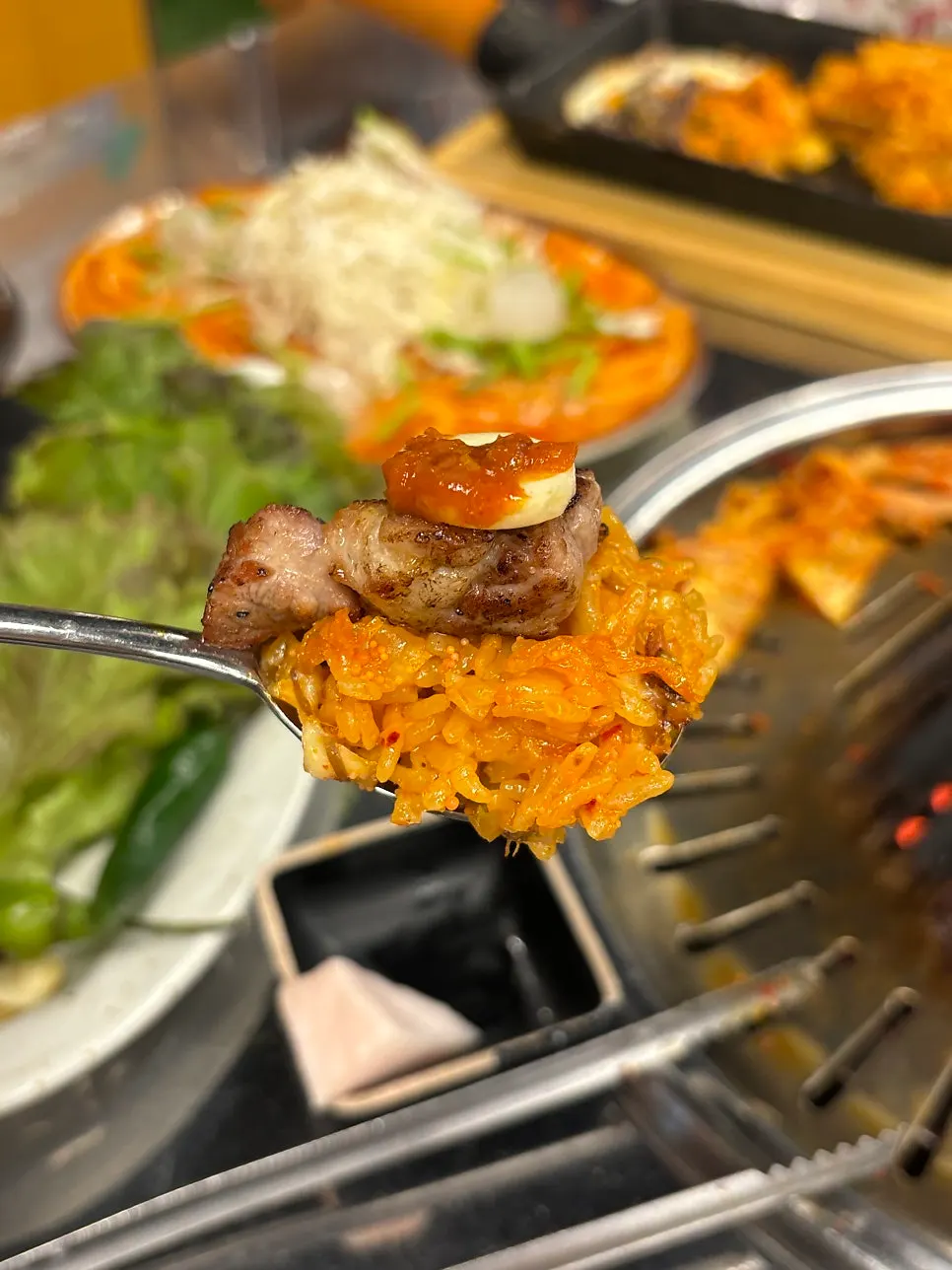 연탄 모양 깍뚝 연탄 볶음밥