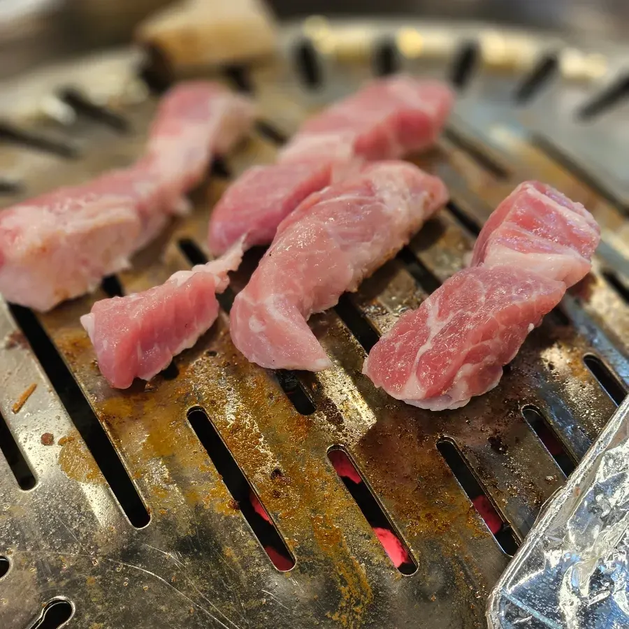 굽기 전 줄줄이 특목살 접시