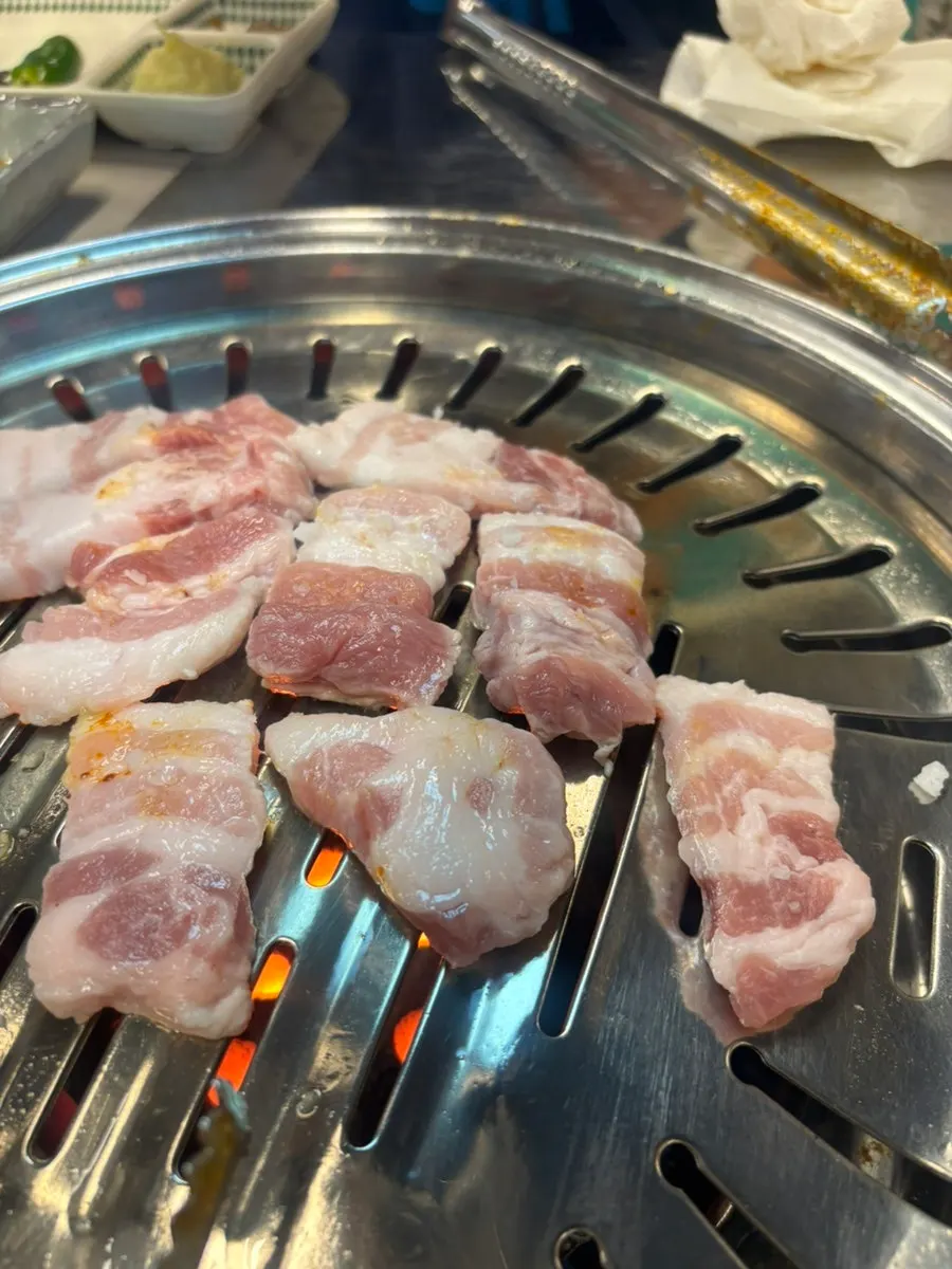 고기와 함께 시킨 맥주 한 병