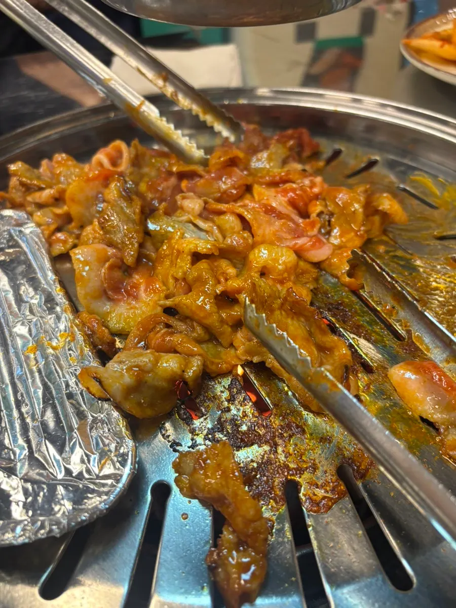 노릇하게 구워진 연탄 불고기