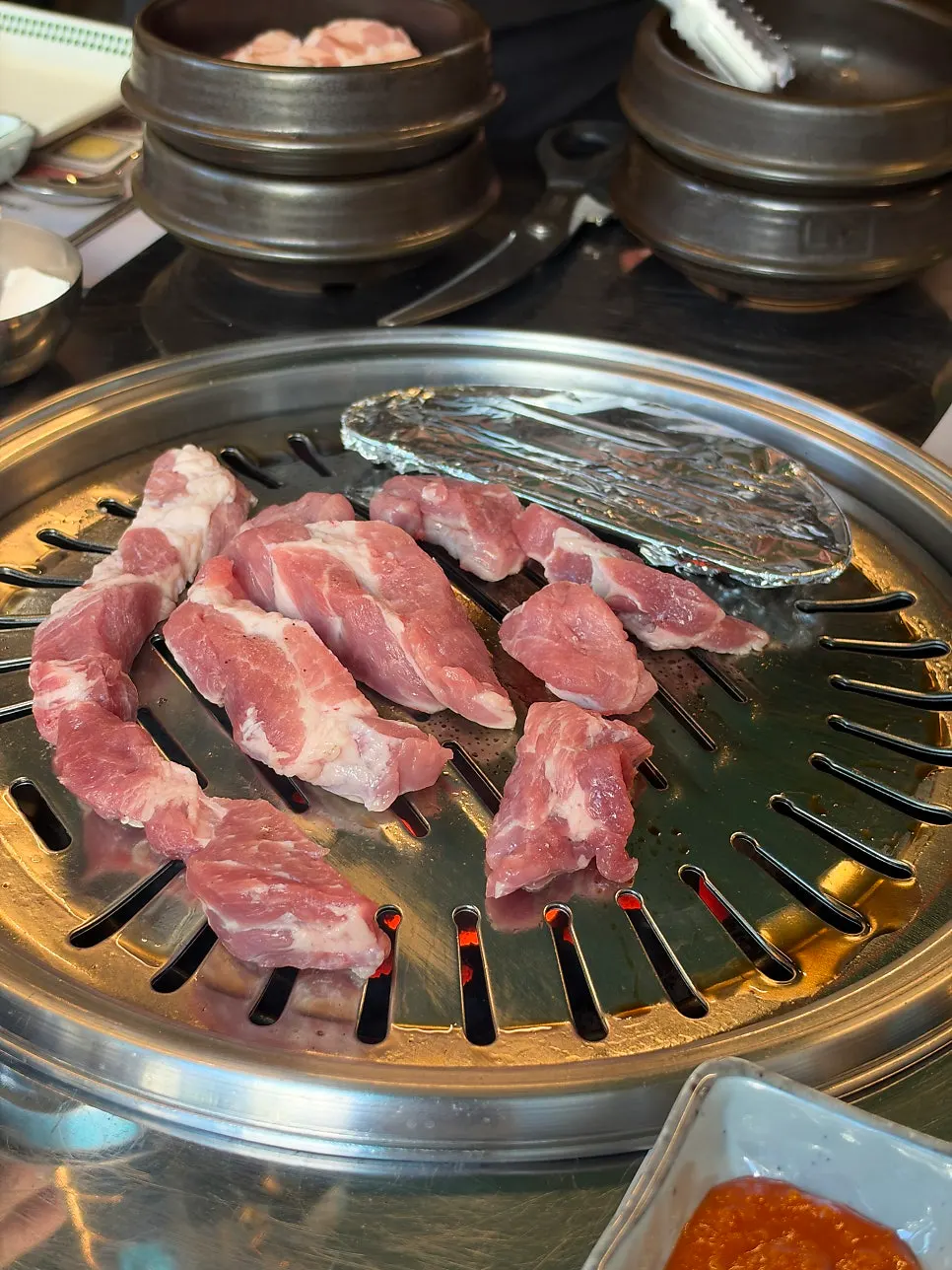 구워지는 설화꼬들살과 왕소금삼겹