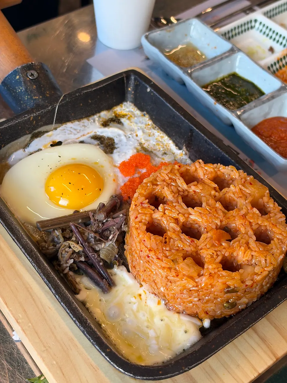밥과 곁들인 고추장연탄불고기