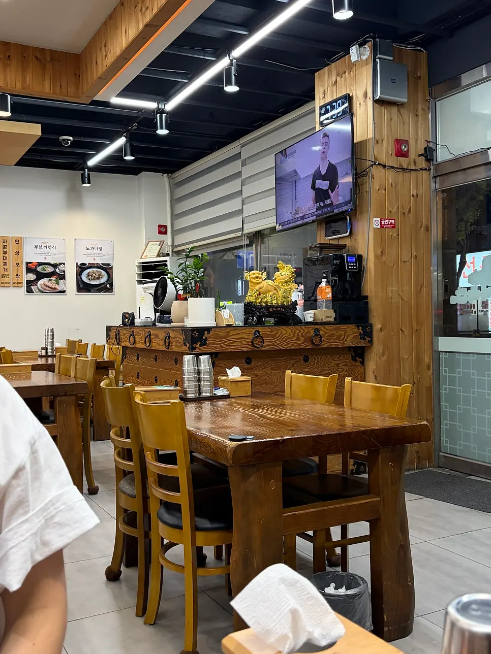 Table seating at the gukbap restaurant