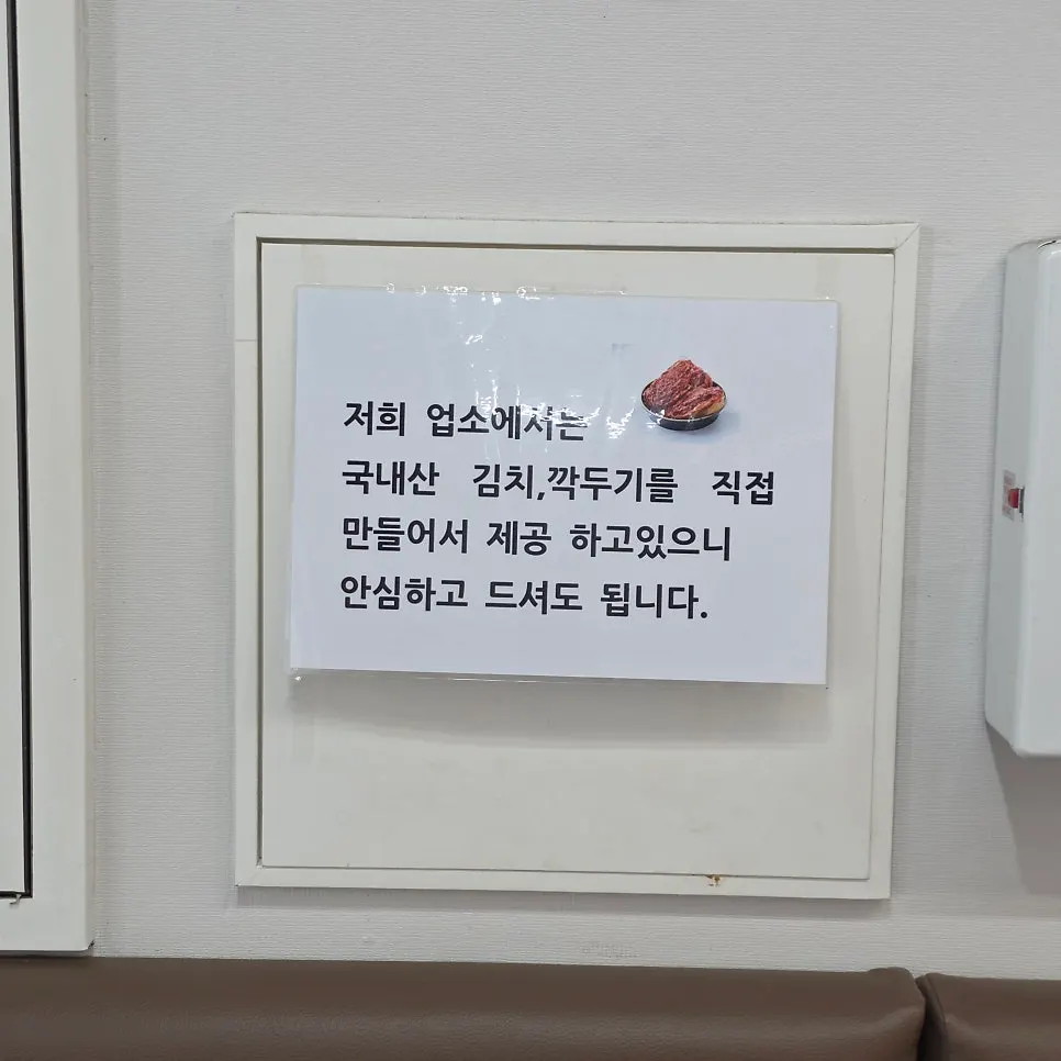 무보까정식과 1인수육세트가 차려진 상차림