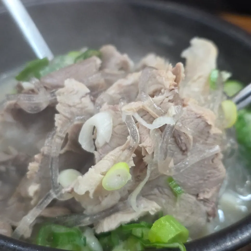 1인수육세트의 수육과 국밥