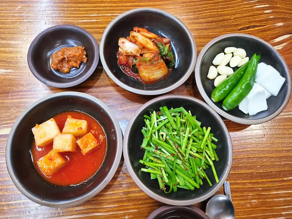 특허받은 사골육수를 알리는 안내판