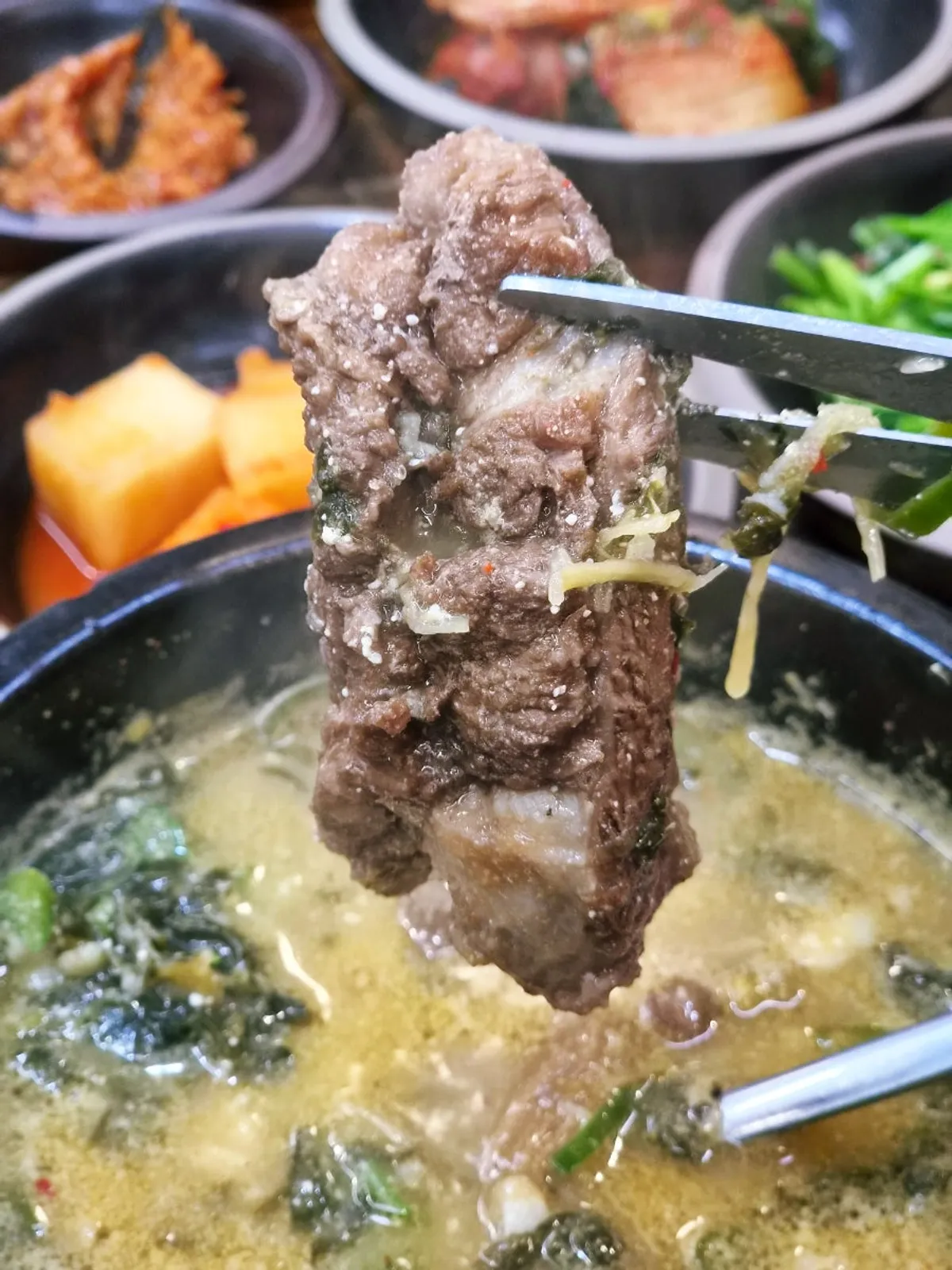 들깨 향 도는 갈비시래기국밥 국물
