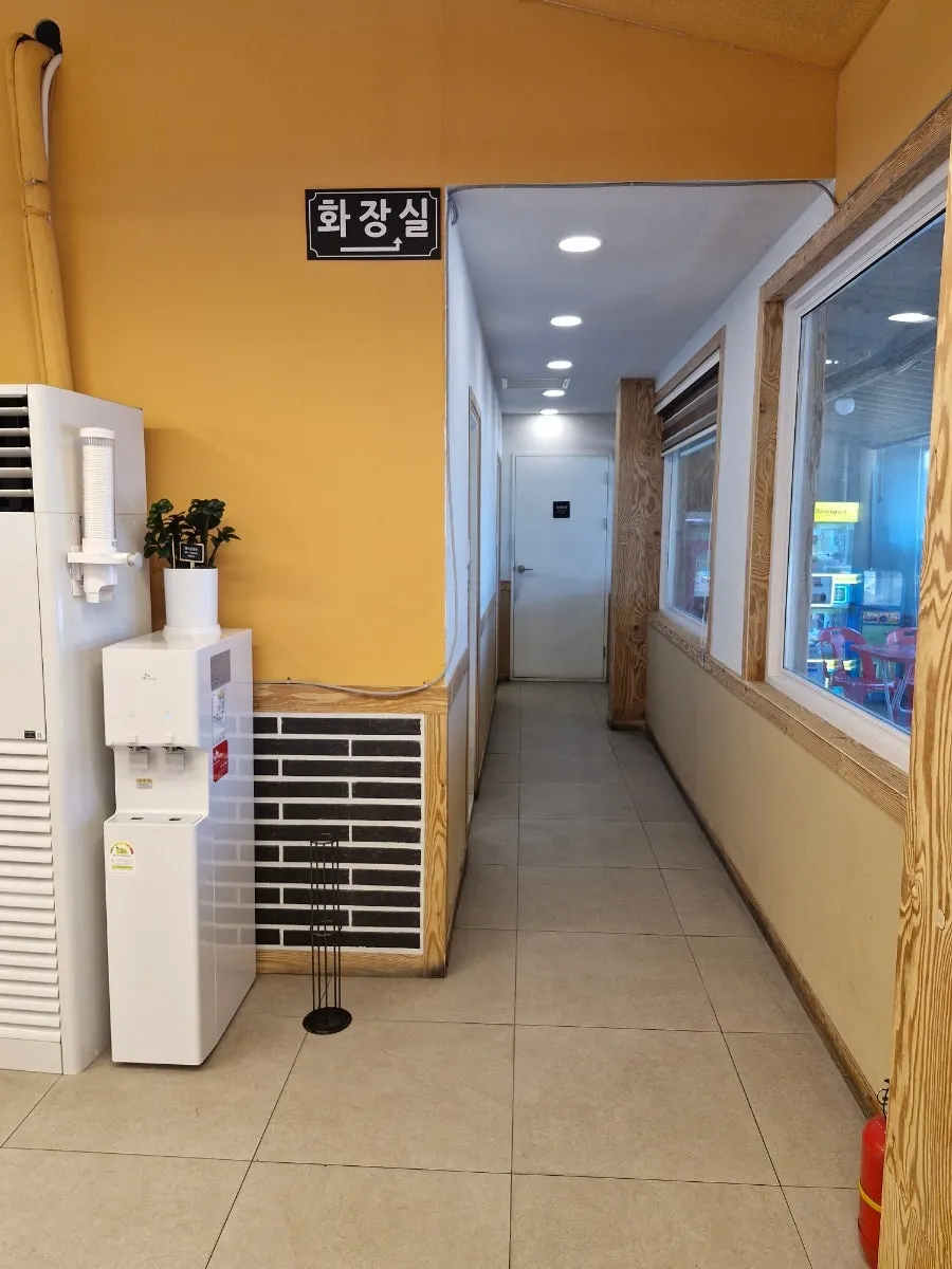 산처럼 쌓인 판매용 고구마 상자