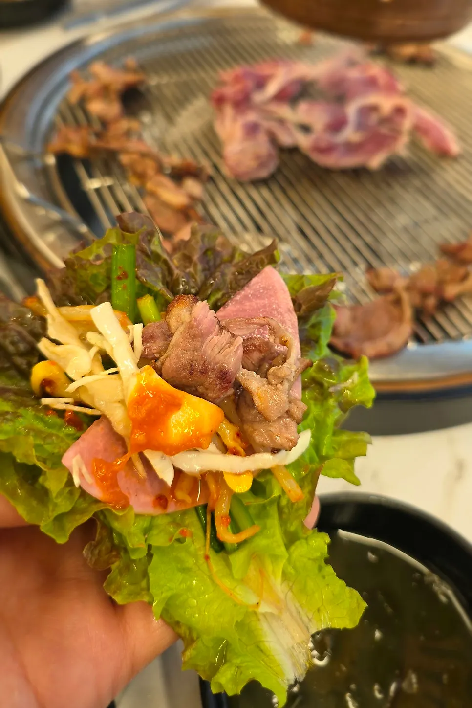 เนื้อเป็ดชิ้นหนึ่งที่สุกดีแล้ว