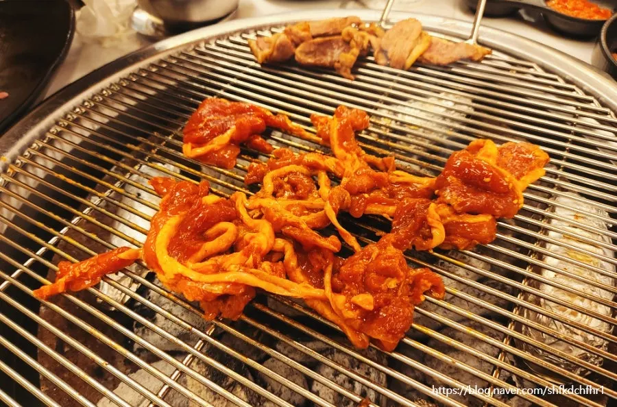빨간 양념 오리주물럭 숯불구이