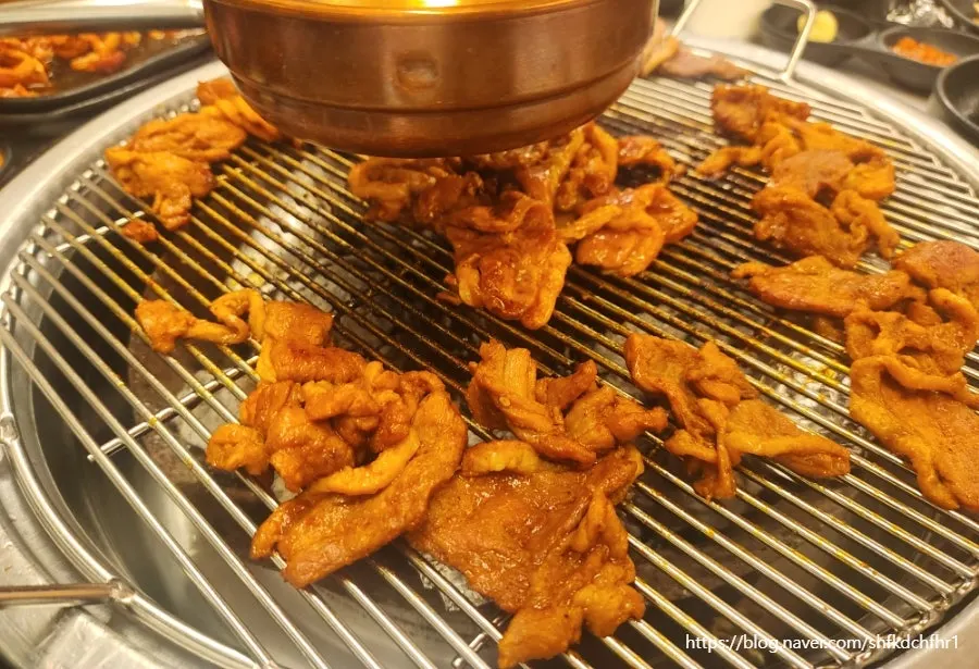 숯불에 구워지는 오리주물럭