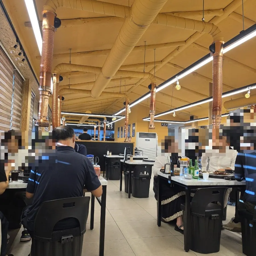 Spacious interior of Ganaandeok Gyeyang Branch