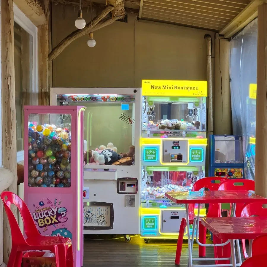 Claw machine and waiting area outside the restaurant