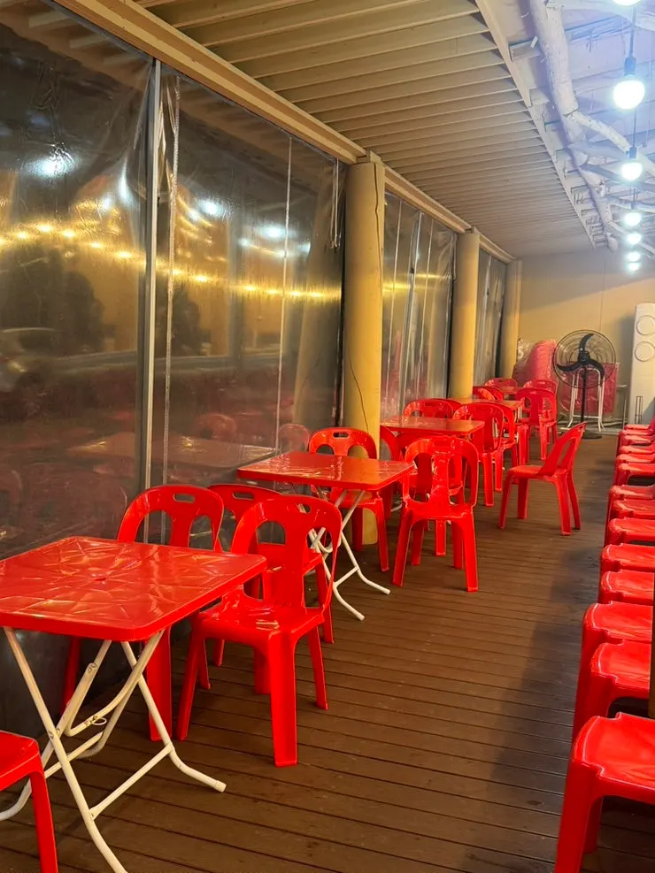 Well-maintained interior and table layout