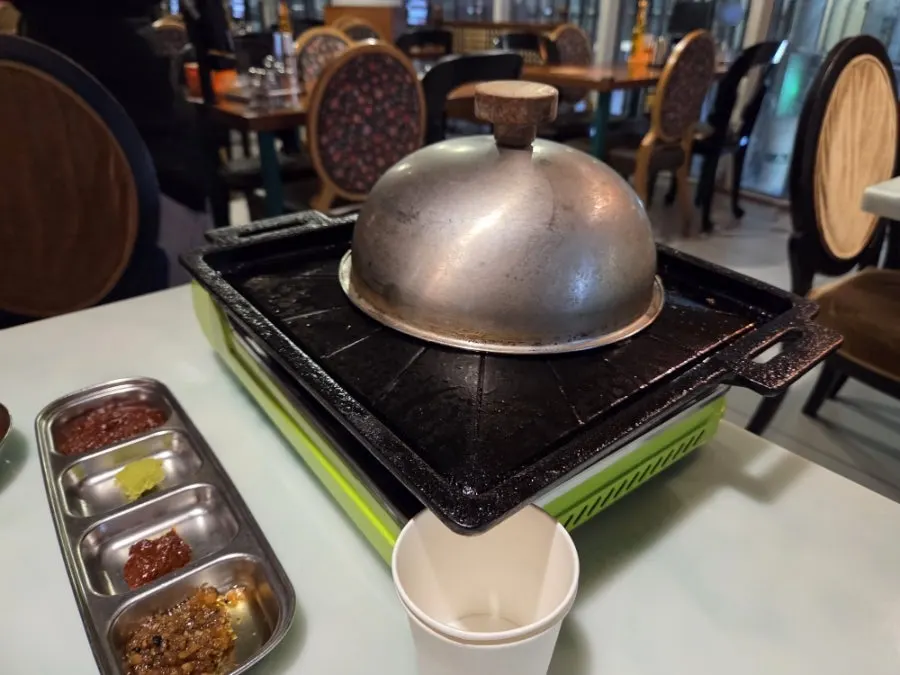 Basic side dishes and wrap greens at Ganeung Sikdang