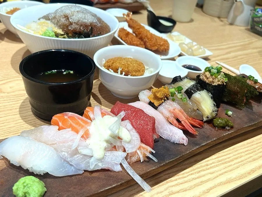 A full sushi spread at Ganghan Sushi Cheonan Buldang Branch